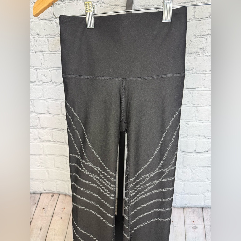 lululemon athletica Black Leggings with Silver Interior Lining size 2